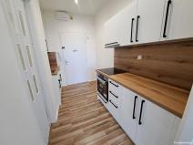 Pronájem bytu 1+kk, Hradec Králové, Nerudova, 31 m2
