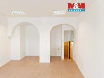 Pronájem obchodního prostoru, Tišnov, nám. Komenského, 21 m2