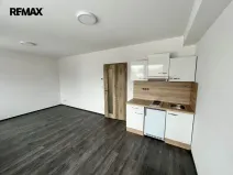 Pronájem bytu 1+kk, Zlín - Malenovice, Jarolímkovo náměstí, 27 m2
