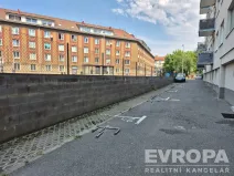 Pronájem garážového stání, Praha - Strašnice, Limuzská, 3 m2