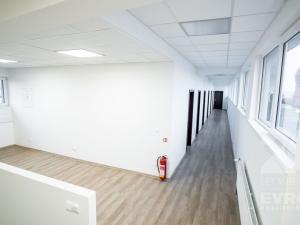 Pronájem kanceláře, Hradec Králové - Slezské Předměstí, Víta Nejedlého, 2400 m2