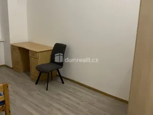 Pronájem bytu 1+kk, Praha - Kobylisy, Zenklova, 15 m2