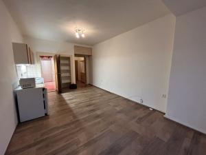 Pronájem bytu 1+kk, Praha - Holešovice, Jankovcova, 34 m2