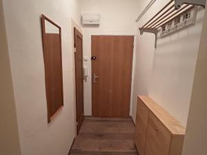 Pronájem bytu 1+kk, Praha - Holešovice, Jankovcova, 34 m2