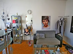 Pronájem obchodního prostoru, Moravský Krumlov, Dr. Odstrčila, 27 m2