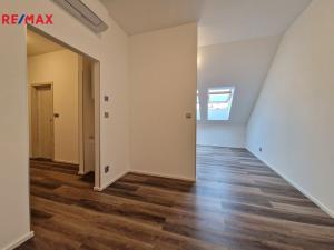 Prodej bytu 2+1, Lochovice, 64 m2