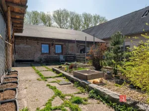 Prodej zemědělského objektu, Kněžice, 1850 m2