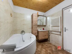 Prodej zemědělského objektu, Kněžice, 1850 m2