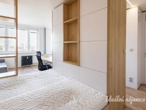 Pronájem bytu 1+kk, Praha - Záběhlice, Topolová, 31 m2
