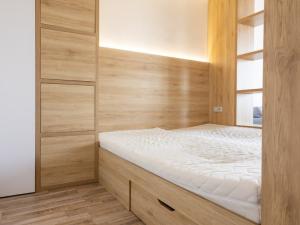 Pronájem bytu 1+kk, Praha - Záběhlice, Topolová, 31 m2