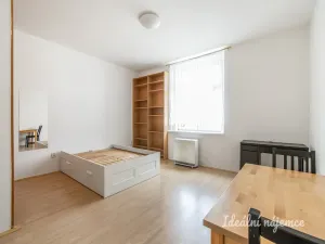 Pronájem bytu 1+kk, Praha - Vinohrady, Na Folimance, 32 m2