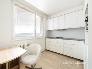 Pronájem bytu 1+1, Praha - Letňany, Dobratická, 31 m2