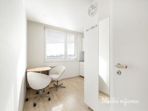 Pronájem bytu 1+1, Praha - Letňany, Dobratická, 31 m2