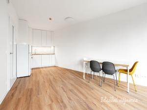 Pronájem bytu 2+kk, Praha - Břevnov, Na Větrníku, 67 m2