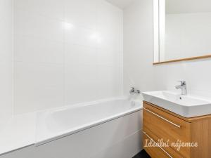 Pronájem bytu 2+kk, Praha - Břevnov, Na Větrníku, 67 m2