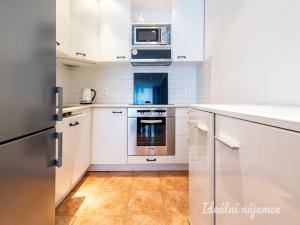 Pronájem bytu 2+kk, Praha - Vinoř, Uherská, 44 m2