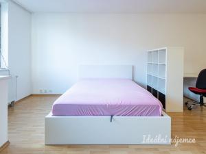 Pronájem bytu 1+kk, Praha - Kunratice, Za valem, 42 m2