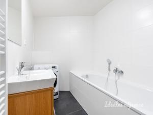 Pronájem bytu 3+kk, Praha - Břevnov, Na Větrníku, 83 m2