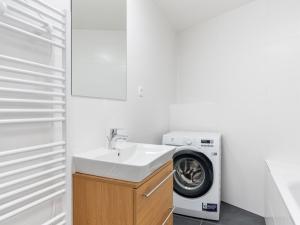 Pronájem bytu 3+kk, Praha - Břevnov, Na Větrníku, 83 m2