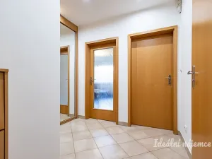 Pronájem bytu 2+kk, Praha - Záběhlice, Velenovského, 53 m2