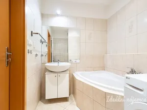 Pronájem bytu 2+kk, Praha - Záběhlice, Velenovského, 53 m2