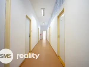 Pronájem kanceláře, Krnov - Pod Bezručovým vrchem, Revoluční, 328 m2