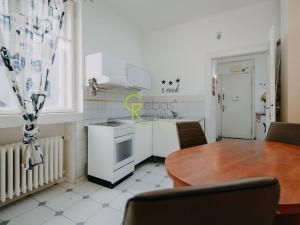 Pronájem bytu 2+1, Praha - Nové Město, Ve Smečkách, 52 m2