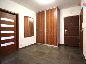 Prodej bytu 4+1, Karlovy Vary - Bohatice, Kpt. Nálepky, 81 m2