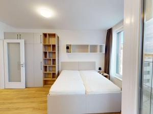 Pronájem bytu 1+kk, Praha - Vysočany, Odkolkova, 36 m2