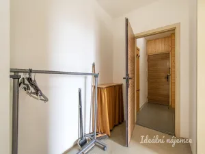 Pronájem bytu 1+1, Praha - Troja, Mazurská, 50 m2