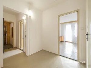 Pronájem bytu 1+1, Praha - Troja, Mazurská, 50 m2