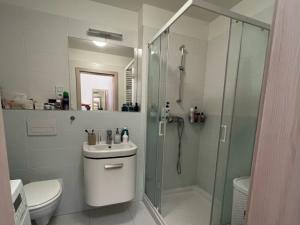 Pronájem bytu 1+kk, Praha - Stodůlky, Holýšovská, 28 m2