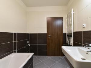 Pronájem bytu 2+kk, Praha - Dolní Měcholupy, Honzíkova, 54 m2