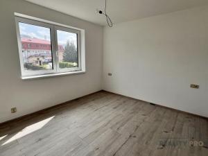 Prodej bytu 2+kk, Hrádek, 65 m2