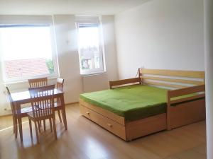 Pronájem bytu 1+kk, Praha - Prosek, Nad šestikopy, 37 m2