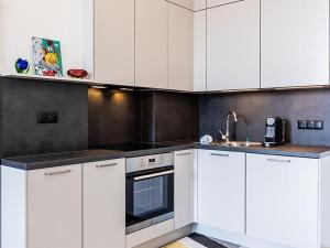 Pronájem bytu 1+kk, Praha - Holešovice, V háji, 53 m2