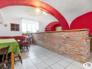 Prodej komerční nemovitosti, Choteč, Malá Strana, 215 m2