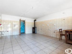 Prodej komerční nemovitosti, Choteč, Malá Strana, 215 m2