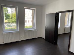 Prodej bytu 2+1, Karlovy Vary, U Trati, 61 m2