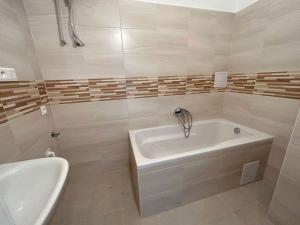 Pronájem bytu 1+kk, Praha - Strašnice, Věšínova, 40 m2