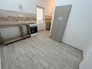 Pronájem bytu 1+kk, Praha - Strašnice, Věšínova, 40 m2