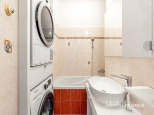 Pronájem bytu 4+kk, Praha - Záběhlice, Karafiátová, 68 m2