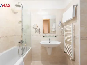 Prodej ubytování, Karlovy Vary, Na Vyhlídce, 1580 m2