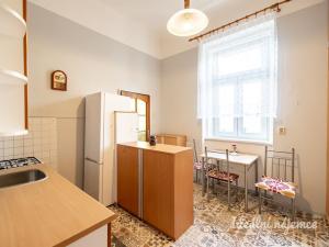 Pronájem bytu 1+1, Praha - Karlín, Pernerova, 37 m2