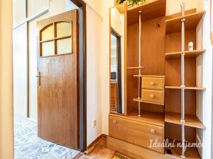 Pronájem bytu 1+1, Praha - Karlín, Pernerova, 37 m2