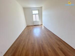 Pronájem bytu 1+kk, Praha - Nusle, Nuselská, 31 m2