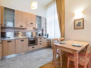 Pronájem bytu 2+kk, Praha - Malá Strana, Újezd, 75 m2