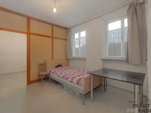 Prodej výrobních prostor, Moravský Krumlov, Pod Leskounem, 2555 m2