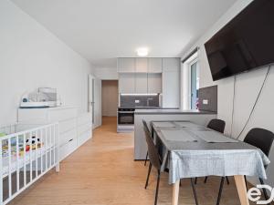 Prodej bytu 2+kk, Praha - Hrdlořezy, Mezilehlá, 53 m2