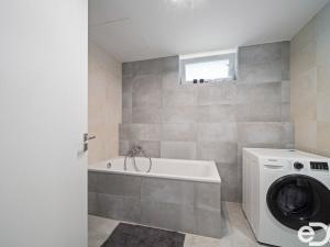 Prodej bytu 2+kk, Praha - Hrdlořezy, Mezilehlá, 53 m2